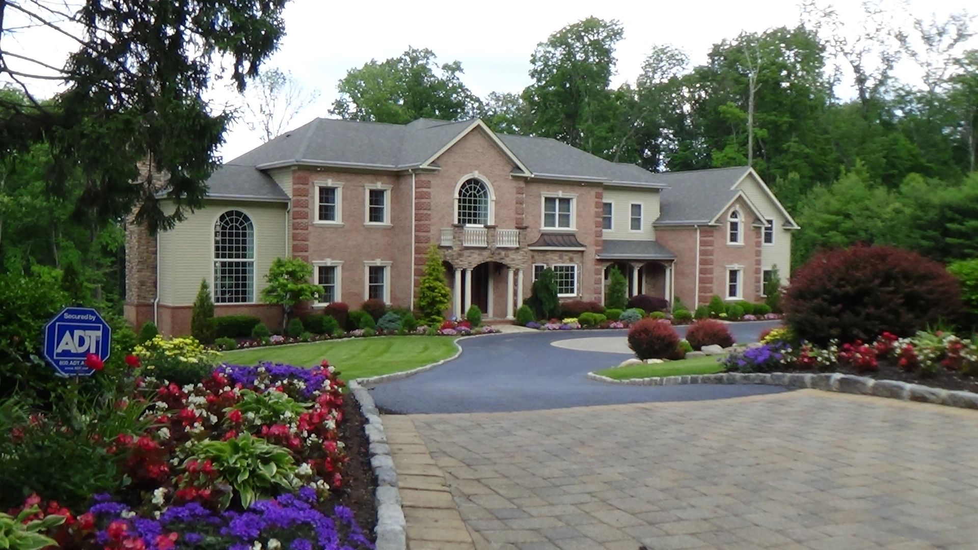 MAJESTIC PINEVIEW LANE HYDE PARK ESTATES (SOLD)